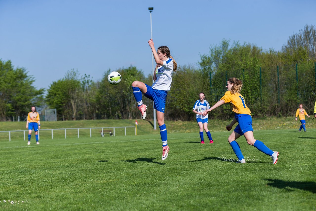 Bild 152 - B-Juniorinnen Bramstedter TS - SSV Hennstedt : Ergebnis: 3:7